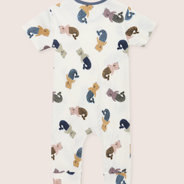 Children's sleepsuit with animal pattern on a light pink background